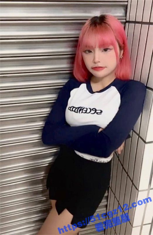 擦边网红开始出口转外销 彻底放开底线 直接裸体自慰 清纯小妹演绎放荡人生-51吃瓜网