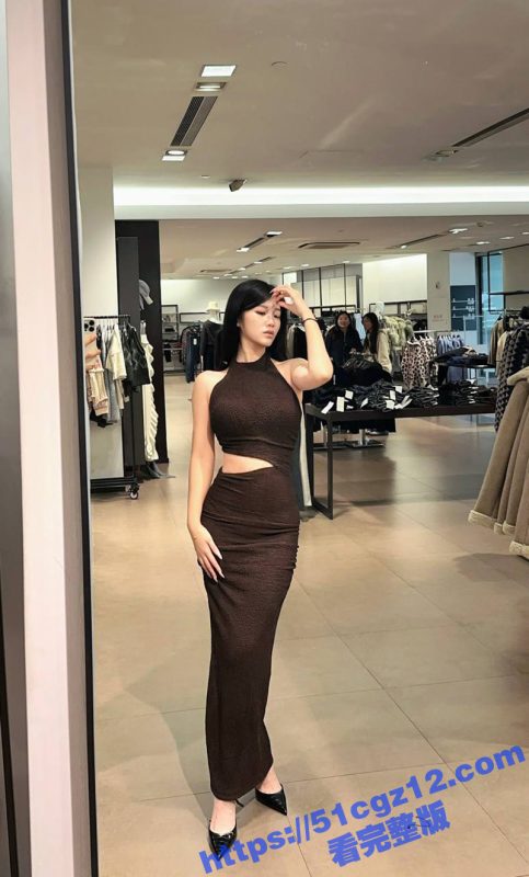 骚妇户外直播 蜜蜜主播不穿内裤在公交车上直播 直接岔开双腿让小伙过足眼瘾 小伙都看呆了！-51吃瓜网