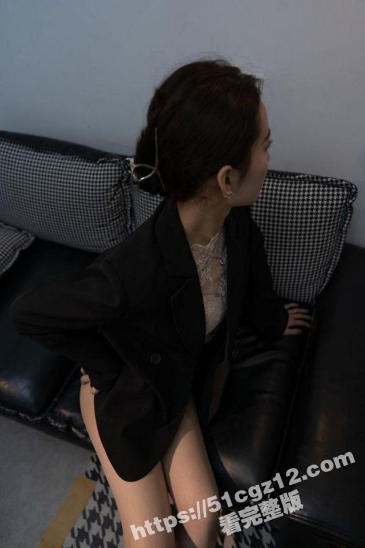 极品反差尤物 佳瑜 写真集 肉丝OL的都市丽人在沙发上搔首弄姿 粉嫩小穴淫水浸湿骚内！-51吃瓜网