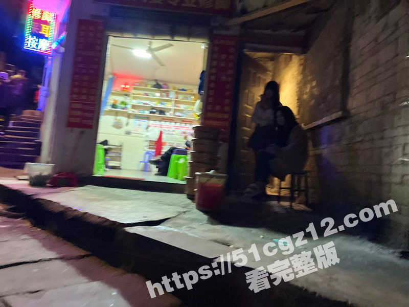 瓜友投稿 深夜街头200块钱十分钟的爱情 嫩妹云集令人眼花缭乱 含泪消费二百大洋! - 51吃瓜网-51吃瓜网