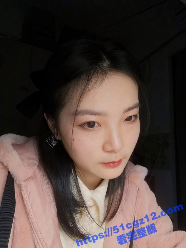 酒店约啪眼镜母狗 身材纤细高挑 穿各式情趣内衣 背着男友酒店偷情 被大屌主人酒店爆操抽插-51吃瓜网