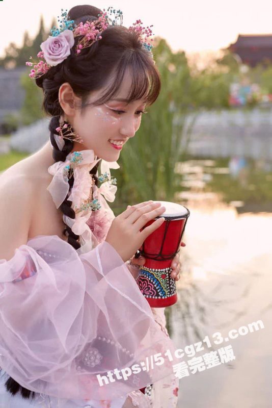 瓜友投稿 古风汉服女友主动上位骑乘榨精 外表清纯实则反差感十足 骚极了！-51吃瓜网