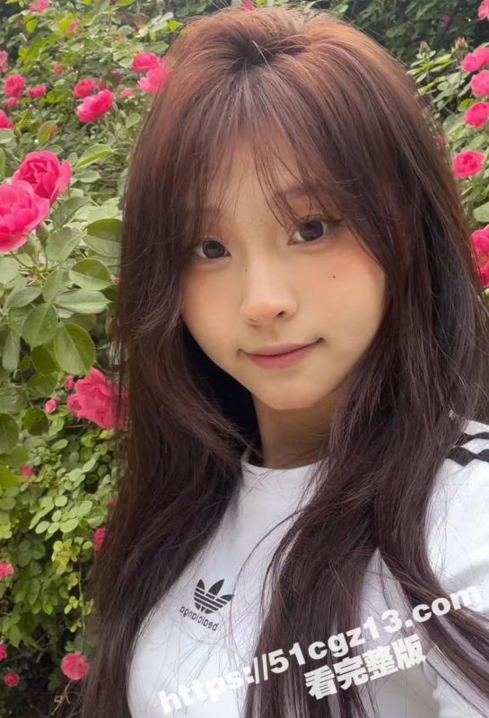 PUA达人酒店约操00后黑丝女网友 酒醉舌吻调情吸屌 撕烂黑丝直接开操 小骚货叫声甜美 场面相当劲爆-51吃瓜网