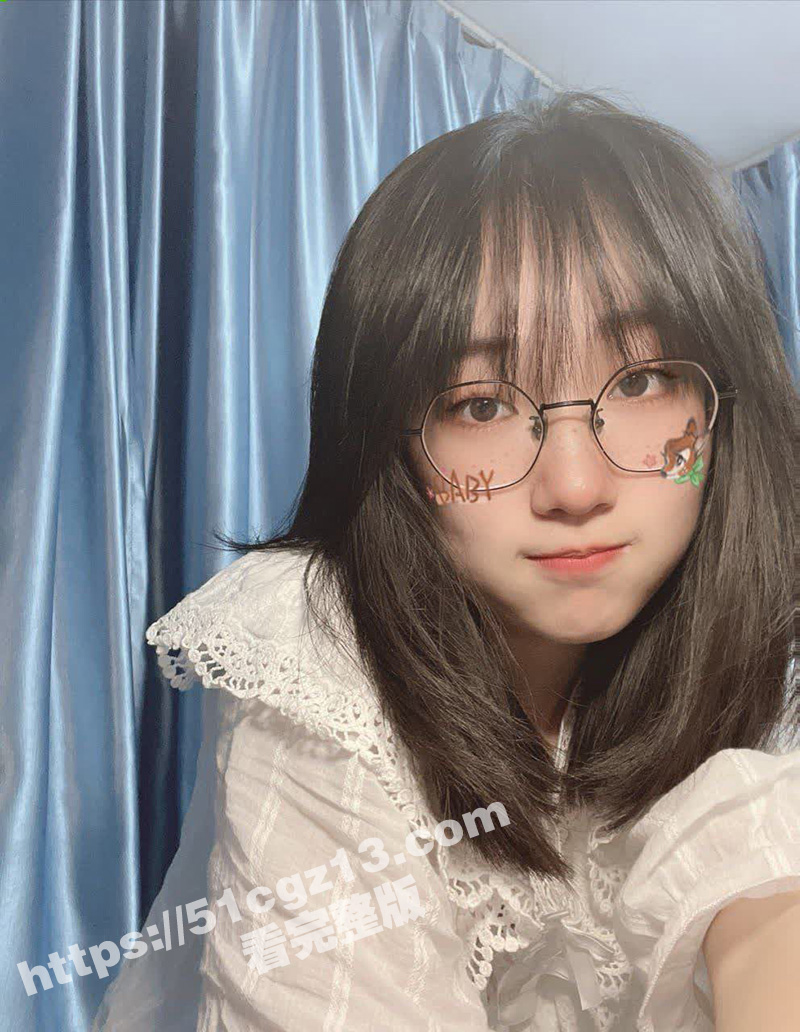 瓜友投稿 骚逼巨乳眼镜妹 发骚自慰视频分享 小黑鲍鱼十分性感！ - 51吃瓜网-51吃瓜网