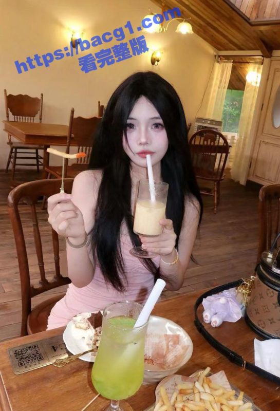 高校大三美女学生 小美 舍友不在全裸露出自慰给兄弟们看 舍友回来会不会闻到淫水的骚味呢？-51吃瓜网