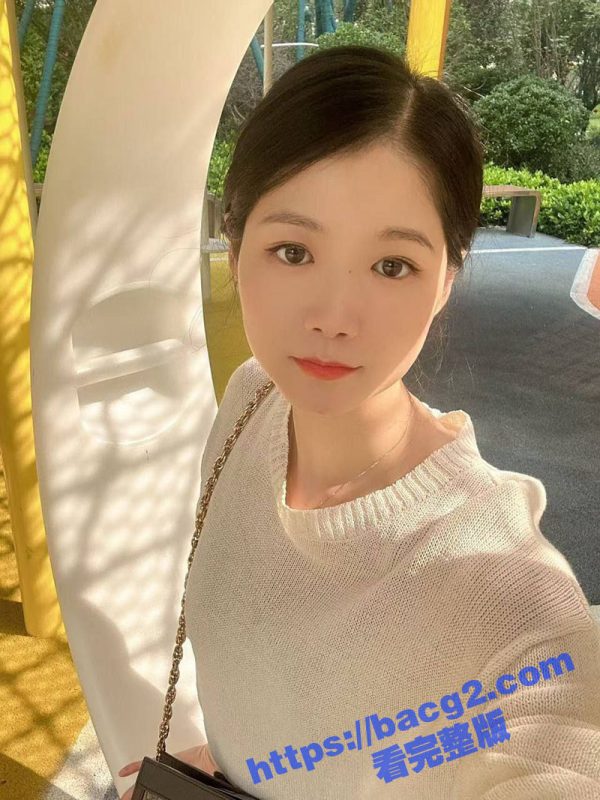 大神Soul上勾引 极品长腿辅导员 颜值清纯身材一流 逆天长腿白嫩诱人 穿情趣丝袜勾引自慰视频曝光-51吃瓜网