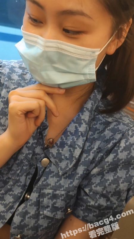 一对情侣在高铁上当着众人的面直接口交吃鸡 男的还问女友鸡巴好不好吃 玩的可真花啊!-51吃瓜网