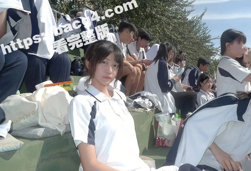 瓜友投稿 曾经追过的校园女神 没想到被金主曝光不雅视频 穿着校服自慰淫荡至极!-51吃瓜网