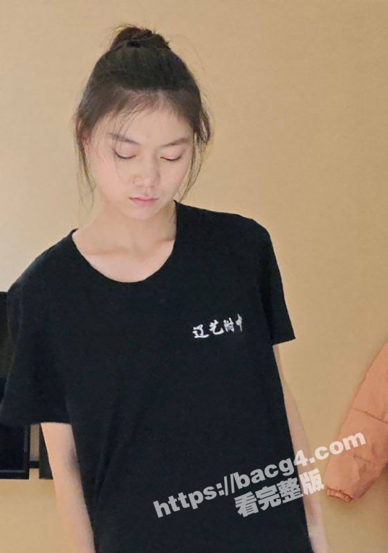 清纯腼腆的女大学生为赚生活费下海 被金主带到酒店调教 初次体验跳蛋自慰骚穴-51吃瓜网