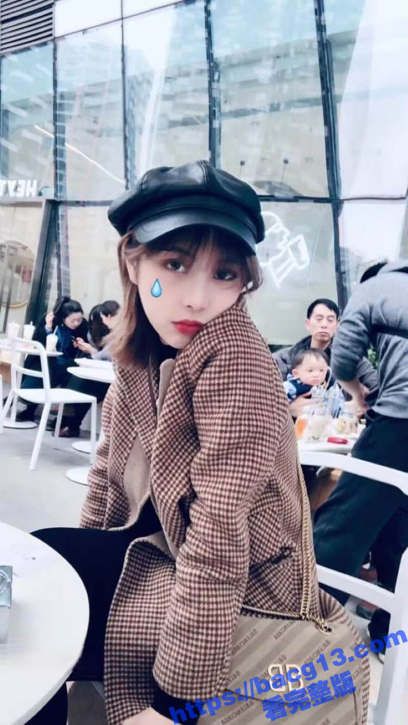 气质短发反差婊小姐姐 和男友自拍视频泄密流出 不同情趣制服跪地口交 掐脖猛干淫叫连连！ - 51吃瓜网-51吃瓜网