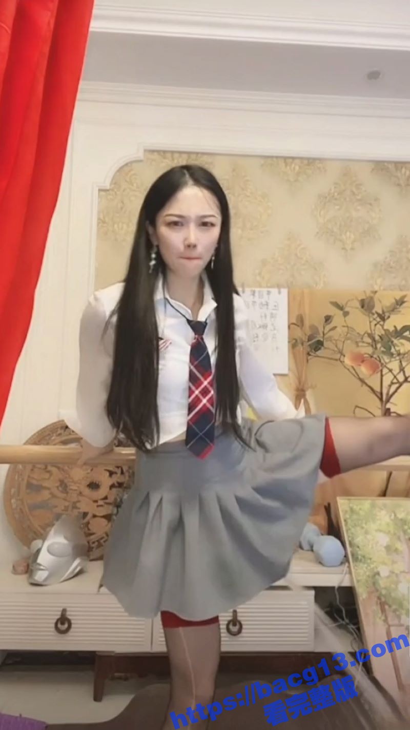 抖音网红女主播 小龙女 合集流出 直播期间上演惊天喷水 如水龙头般向外喷涌而出 场面极其夸张! - 51吃瓜网-51吃瓜网