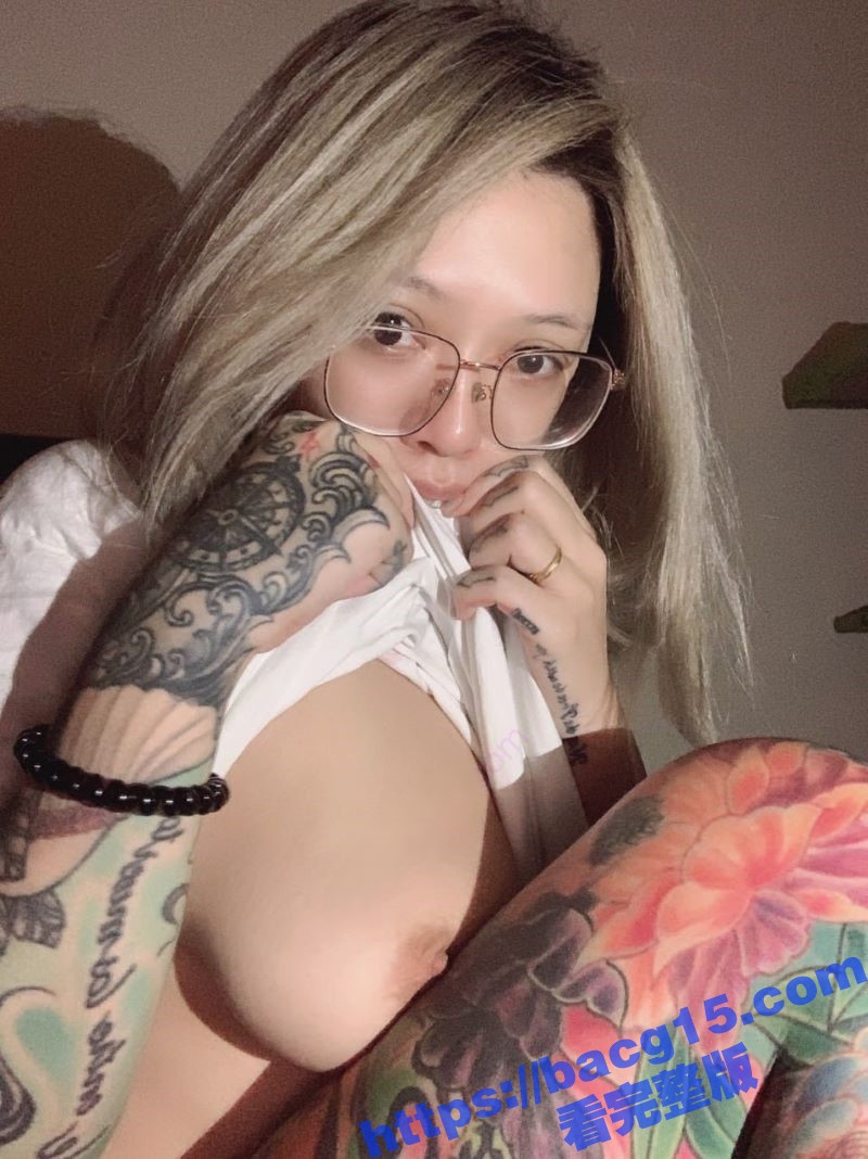 台湾人气女模特 米娅 大量淫照和小视频被泄密 奶大肥臀骚母狗 自慰淫水狂喷不止！ - 51吃瓜网-51吃瓜网