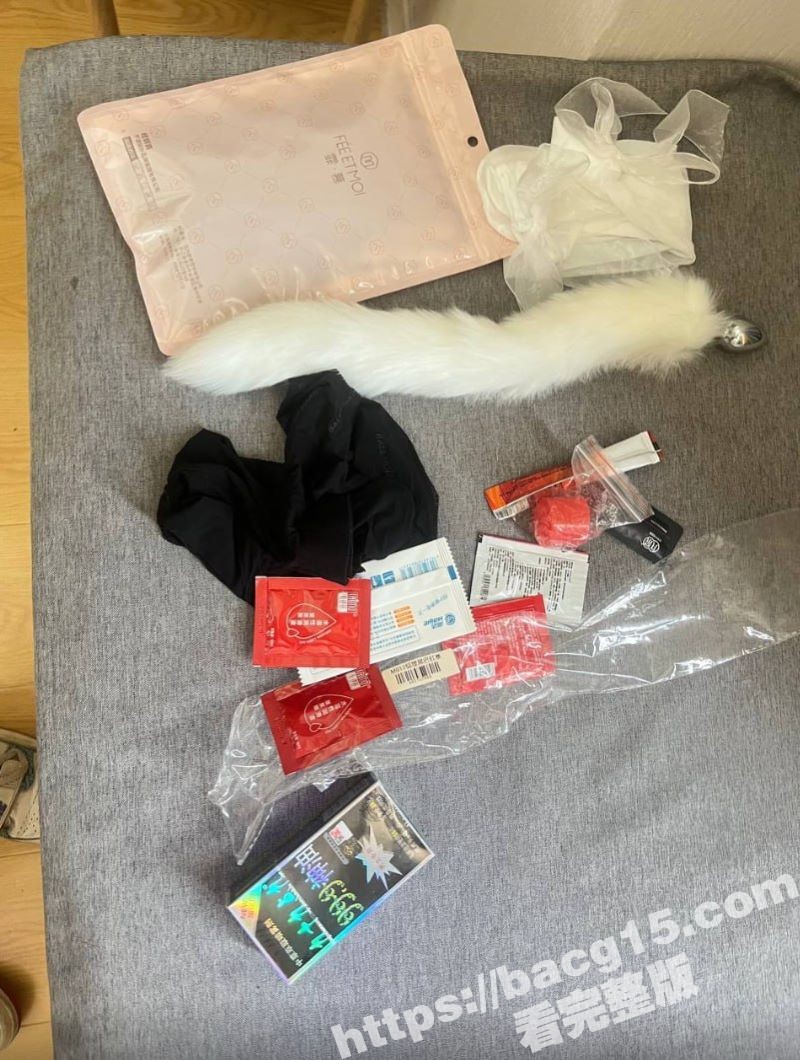 顶级绿帽狠人 把绝色老婆送给好兄弟一起玩 你插嘴巴我插骚逼 玩的非常刺激！ - 51吃瓜网-51吃瓜网