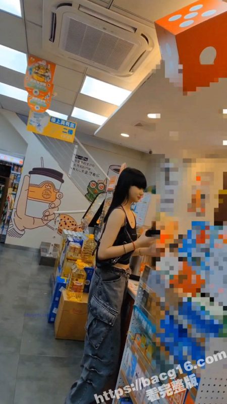 高质量厕所偷拍美女放尿！每一个都颜值超高 甚至还用灯光照射偷拍 这胆是真大啊！-51吃瓜网