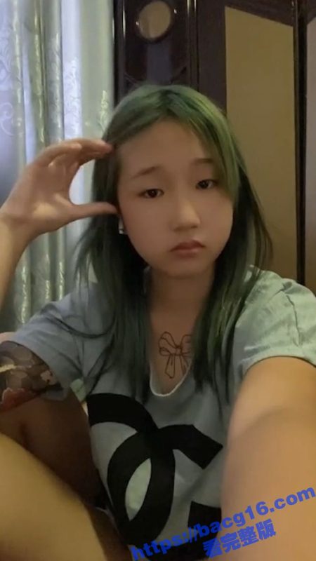 快手纹身精神小妹 给金主私拍视频流出 三点全露展示白嫩身体 淫骚嫩穴被扣出白浆！-51吃瓜网