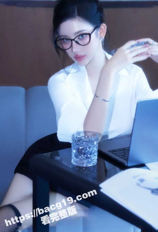 女主播深夜勾引小哥公厕里内射自拍 性感红唇疯狂吞吐巨物 女上位撩起裙底肆意开干-51吃瓜网