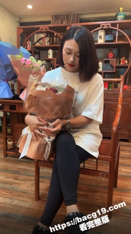 瓜友投稿！情人节约炮北京海淀小学老师 杨淑晴 极品熟女人妻 又饥渴又会玩 40岁的老肥逼太降火了！-51吃瓜网