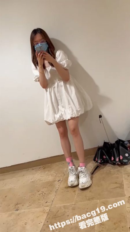 地铁冒死抄底偷拍 不穿内裤的长腿美女 一路尾随趁机拍摄 多毛黑鲍多角度尽情展示-51吃瓜网