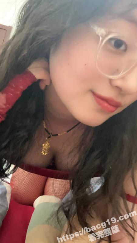 极品反差眼镜婊 被男友调教视频流出 连体黑丝露出美鲍 被男友掐脖后入猛操 母狗淫叫不断！-51吃瓜网