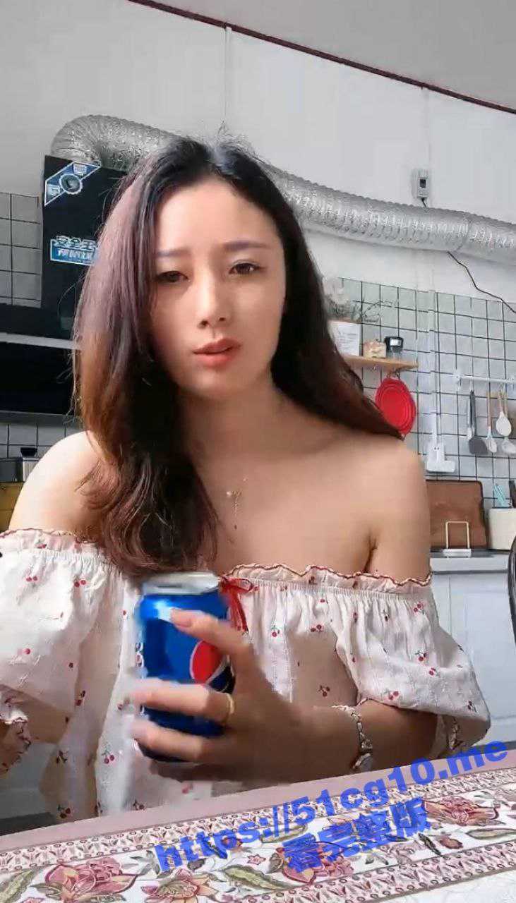 农村美少妇欠债下海为要打赏 玩裸体吃播跟直播间粉丝互动唠黄磕 农村大院子里裸奔 - 51吃瓜网-51吃瓜网