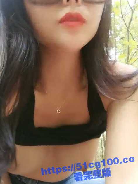 秋天的第一场野战！骚女主播在开秋的小树林里野战 肛交口交一字马后入 高潮喷水自慰 玩法多样-51吃瓜网