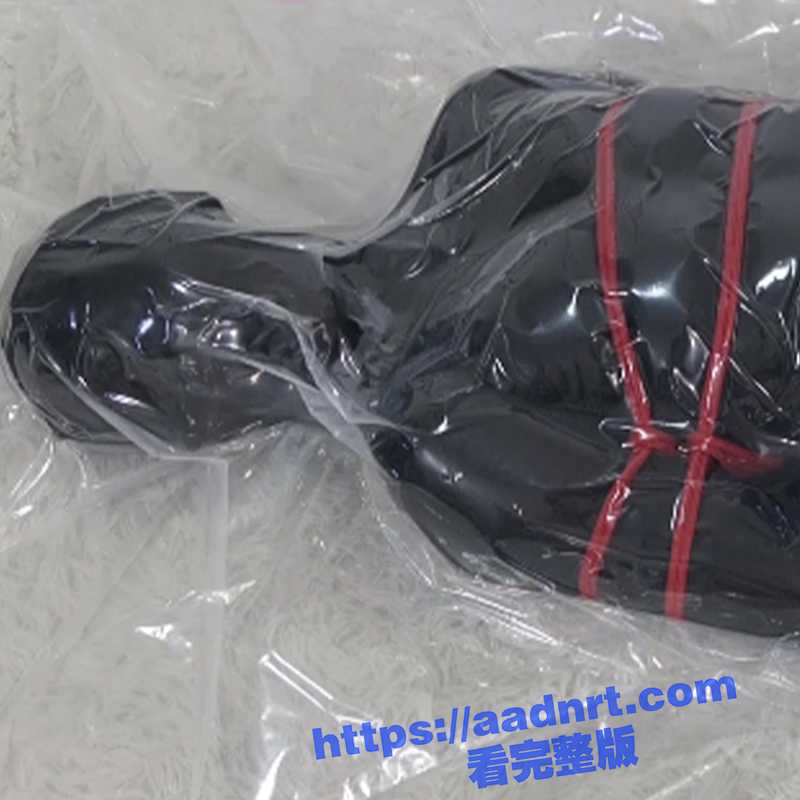 作死真空窒息，妹子缺氧四肢跳蹬叫声惨烈，再晚一点开真空袋就要玩脱了-51吃瓜网