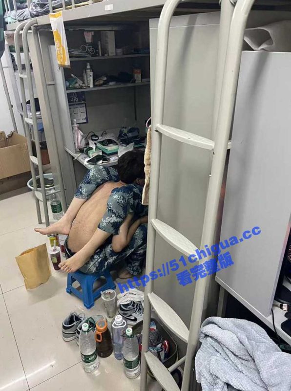 刚入学便找到了真爱!西安科技大学高新学院 大一新生 无时无刻都在kiss!kiss!-51吃瓜网