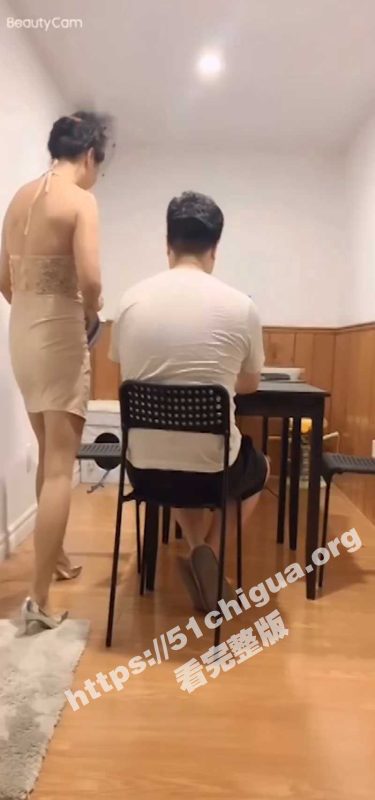 麻将馆里打牌输钱怎么办？！只好勾引牌友以身抵债 一个上艹完接着另一个玩 妥妥的大骚鸡！-51吃瓜网