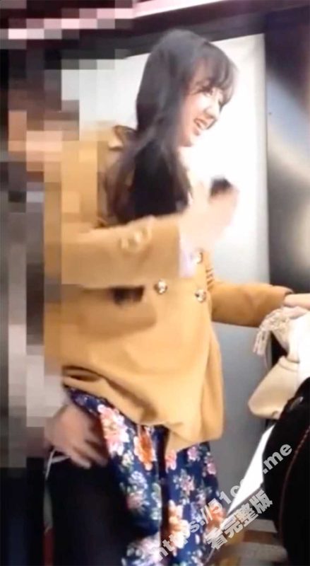日本反差婊曝光！清纯美女和男友玩刺激 商场贴纸拍照机内无套含肠颜射 超级骚！-51吃瓜网