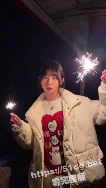 20岁羞涩小表妹穿着校服 醉酒后跟喜欢的表哥迷迷糊糊做爱 BB粉嫩毛毛都没长全 处子的穴太紧很难插入-51吃瓜网