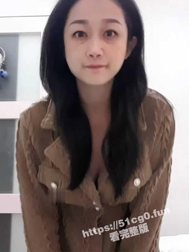 风骚F杯巨乳少妇一个人在家发骚 给老公录制打飞机素材 骚话连篇动作到位 极品少妇韵味十足 - 51吃瓜网-51吃瓜网