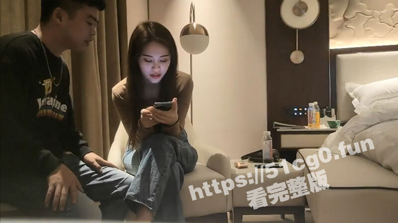 我男友不在这边 不然我也不敢来见你啊 他说明年和我结婚 妹子你知道男朋友可能正在看你直播吗-51吃瓜网