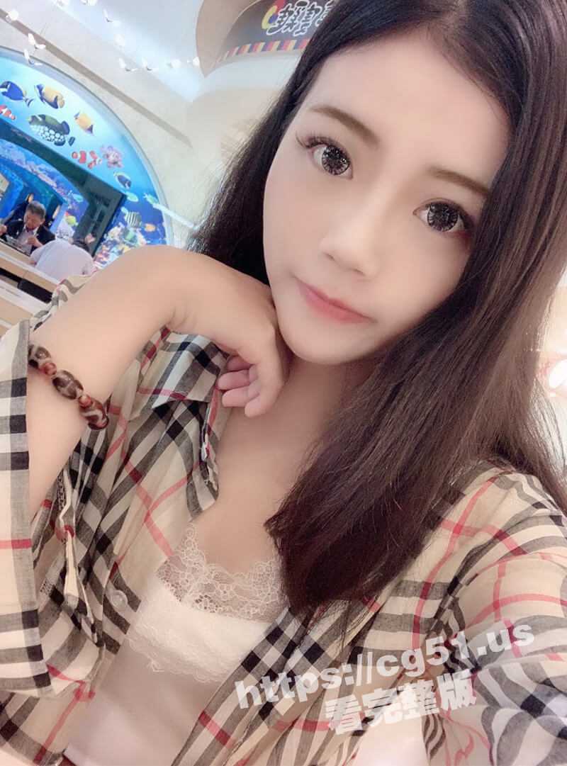 广州化妆品柜台收营员被套路 极品清纯的小姐姐被忽悠的各种场景玩自拍 让她自愿掰开鲍鱼给大家看 脸穴同框 - 51吃瓜网-51吃瓜网