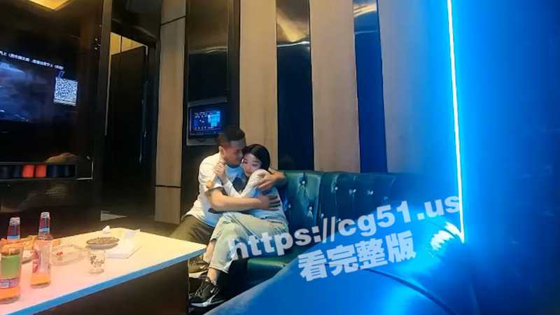 成都大三大学生妹在KTV里唱歌饮酒时性瘾犯了 半醉半醒之际 直接脱光给男主口爆 然后来一发 - 51吃瓜网-51吃瓜网