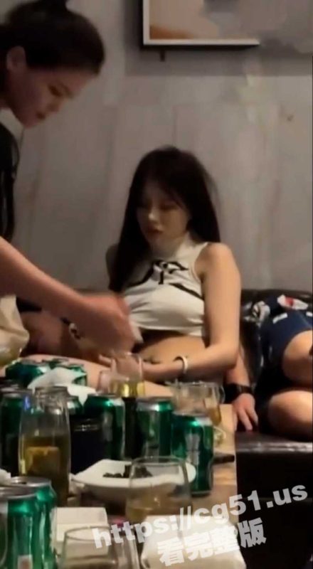 有钱人玩得嗨  只要小哥哥钞票够厚 妹妹陪你天涯海角 光腚疯狂玩耍合集！-51吃瓜网