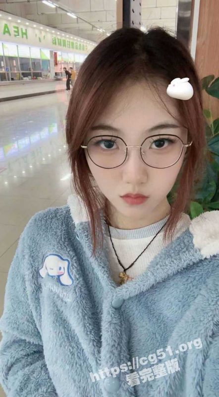 武汉大学第一反差婊 杨诗萌 沦为骚逼玩物 给金主舔屁眼被绑着在楼道猛操 像极了馋精液的小母狗-51吃瓜网