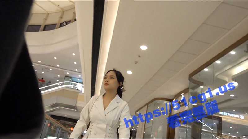 黑豹出品抄底！合肥商场跟拍骚妇 稀有极品 竟然是真空上阵！-51吃瓜网