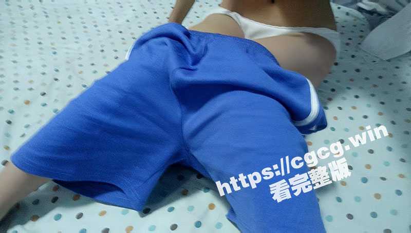 高中女生为了王者皮肤 对着手机背后的陌生人宽衣解带  主动掰开粉嫩的小穴-51吃瓜网