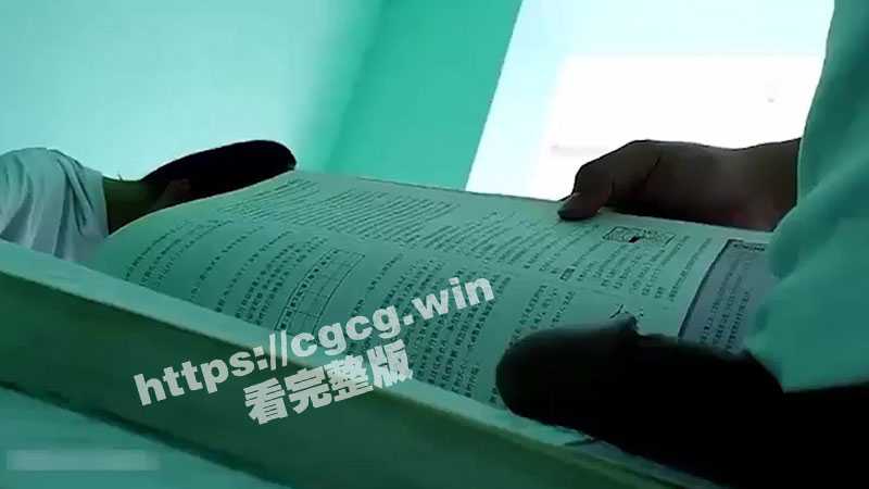 变态男子校园自习室露出小鸡鸡 吓坏女学生 连忙低下头装作没看见 - 51吃瓜网-51吃瓜网