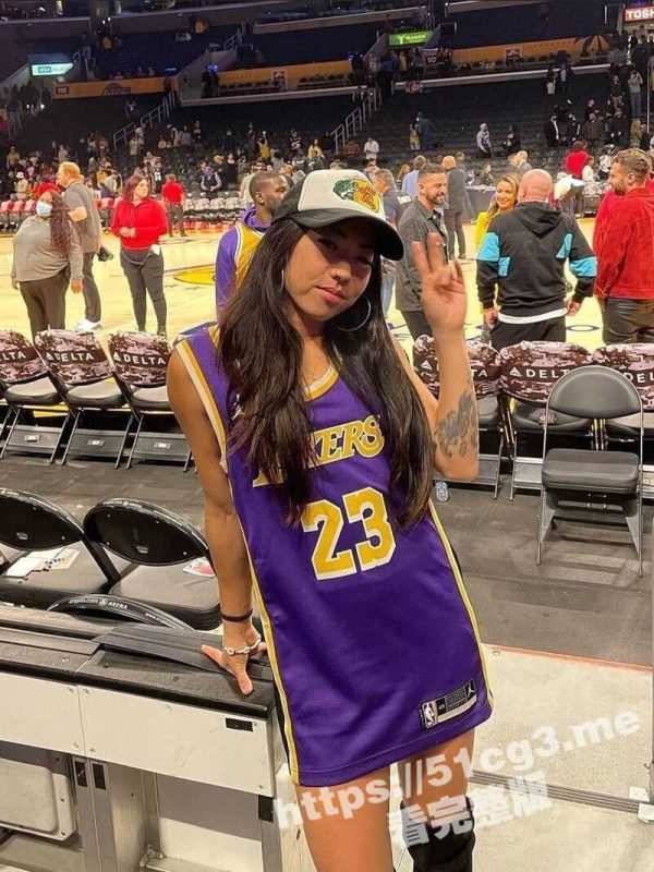 美国洛杉矶亚裔24岁 性感DJ 演员模特 啦啦队长 Alaska 私下与男友做爱视频泄密流出！-51吃瓜网