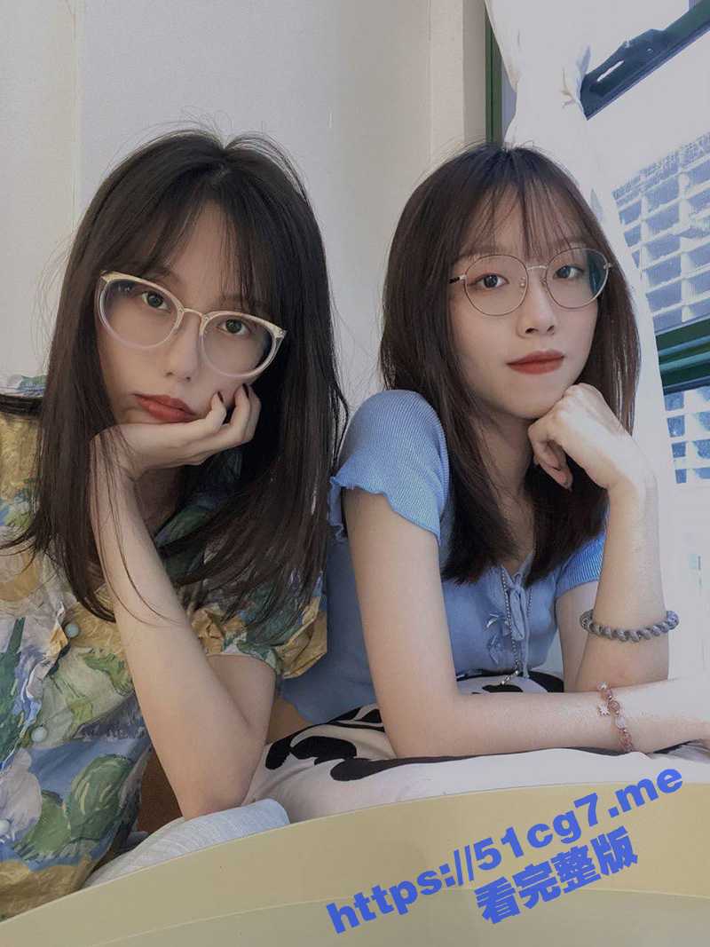 成都 前台客服 柒柒 被网友炮友调教成小母狗 自拍小视频流出 戴上手套开发菊花! - 51吃瓜网-51吃瓜网