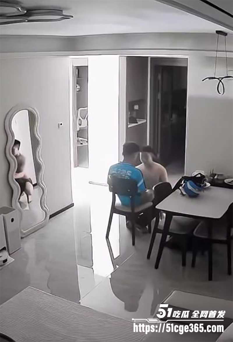 男同小伙 50块钱勾引外卖小哥约炮 监控偷拍视频流出 激情舔屌大战 男男赤裸互啯肉棒！-51吃瓜网